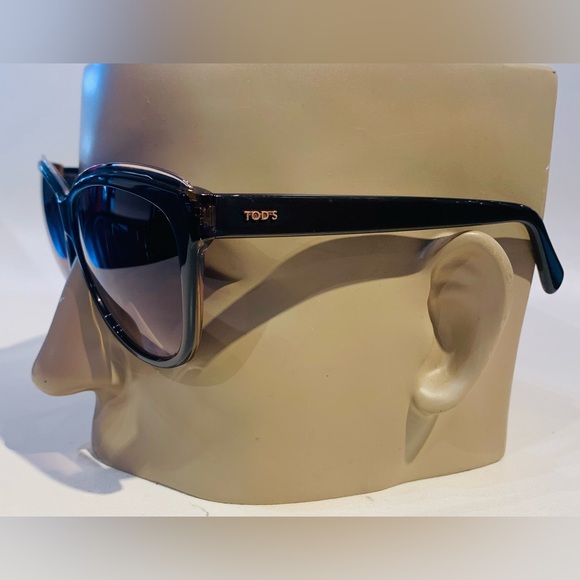 New Women’s Tod’s Sunglasses - Picture 3 of 8
